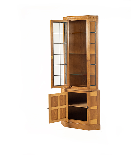 CM16 Classic Mouseman Corner Display Cupboard    